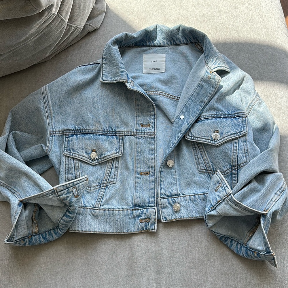 MANGO SIZE SMALL Light wash cropped jean jacket